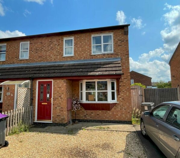 3 Bedroom Semi-Detached House For Sale In The Drove, Osbournby, NG34
