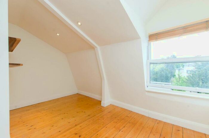 1 Bedroom Flat To Rent In Norwood Road, Herne Hill, London, SE24