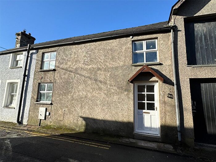 2 Bedroom Terraced House For Sale In Bank Lane, Machynlleth, Powys, SY20