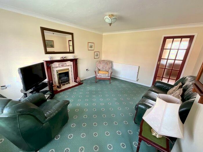 3 Bedroom Detached House For Sale In Eccleshall Road, Stone, ST15