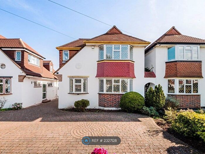 4 Bedroom Semi-Detached House To Rent In Chilmark Gardens, New Malden, KT3