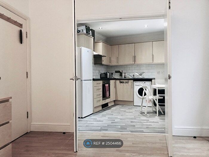 2 Bedroom Flat To Rent In Dalston Lane, London, E8