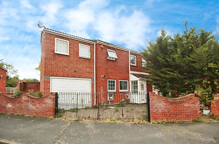 5 Bedroom End Of Terrace House For Sale In Manordene Road, Thamesmead, SE28