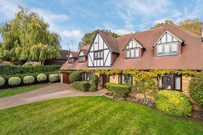 5 Bedroom Detached House For Sale In Howards Wood Drive, Gerrards Cross, SL9