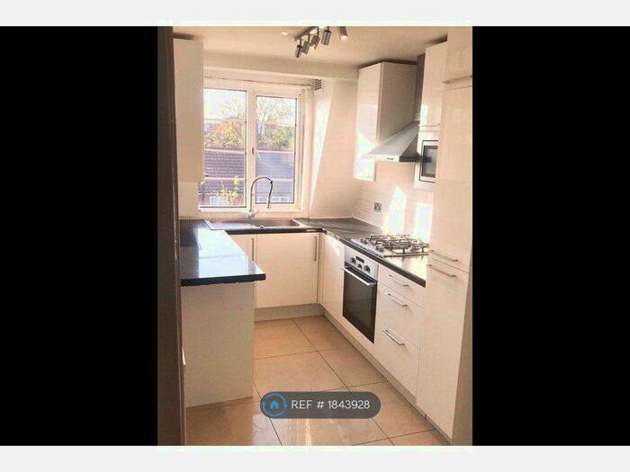 2 Bedroom Flat To Rent In Holmbury Court, London, SW17
