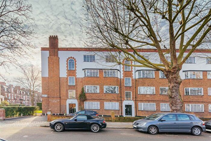 2 Bedroom Flat To Rent In Tollington Court, Finsbury Park, N4