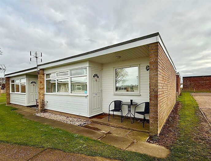 2 Bedroom Chalet For Sale In Sunbeach, California, NR29