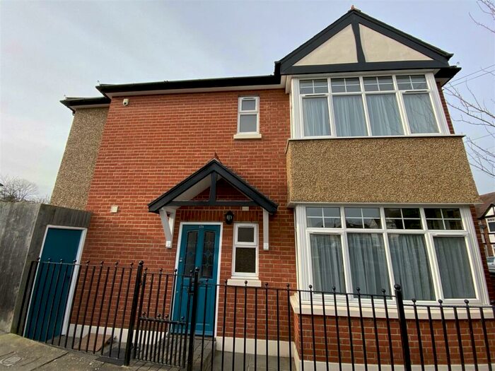 2 Bedroom End Of Terrace House To Rent In Lingfield Road, Gravesend, DA12