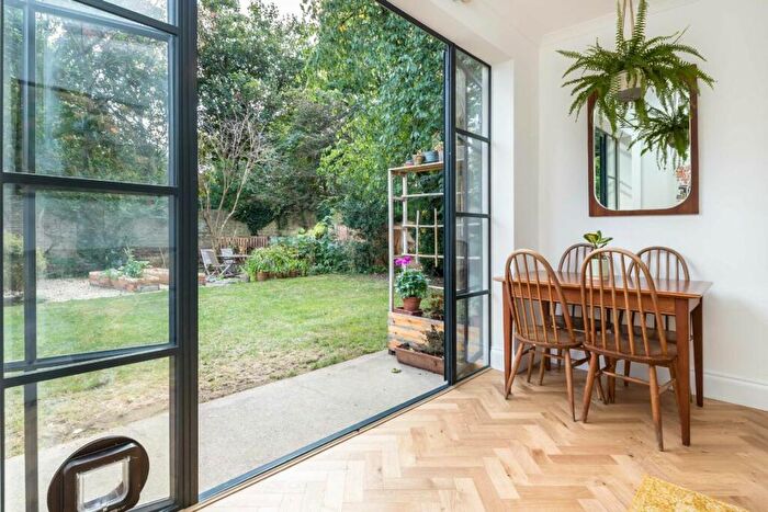 1 Bedroom Flat For Sale In Consort Road, Peckham, SE15