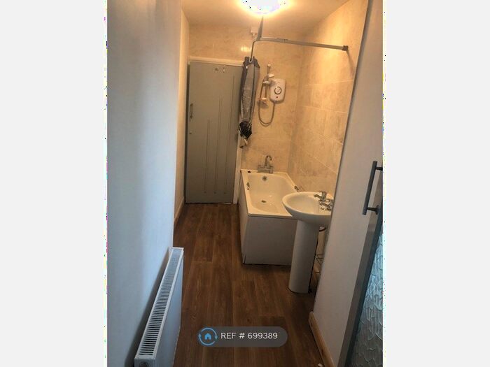 2 Bedroom End Of Terrace House To Rent In Goulbourne Street, Keighley, BD21