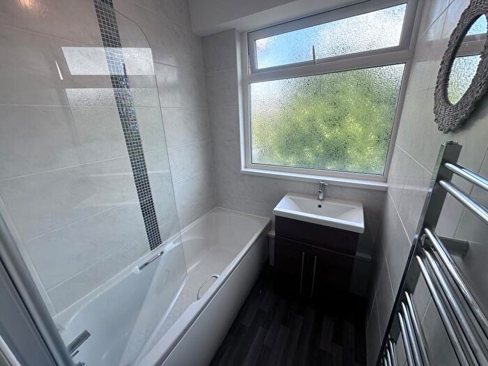 2 Bedroom Flat To Rent In Brynfield Court, Langland, SA3