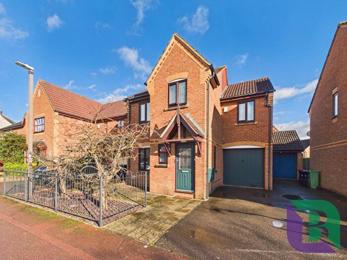 3 Bedroom Detached House For Sale In Bridlington Crecent, Monkston, MK10