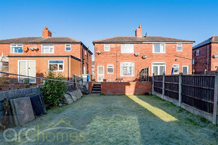 2 Bedroom Semi-Detached House For Sale In Worthing Grove, Atherton, Manchester, M46