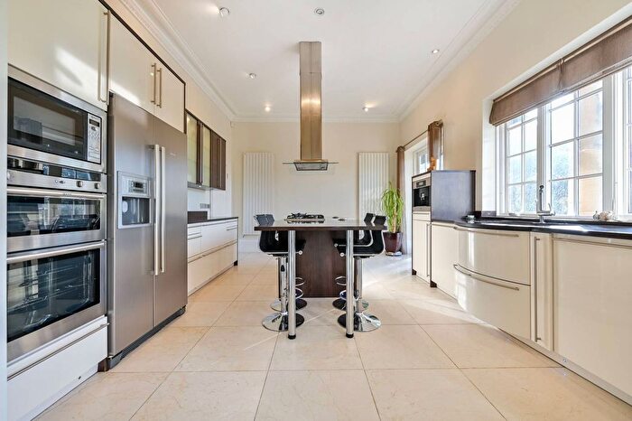 6 Bedroom Detached House To Rent In St Marys Road, South Buckinghamshire, Wexham, SL3