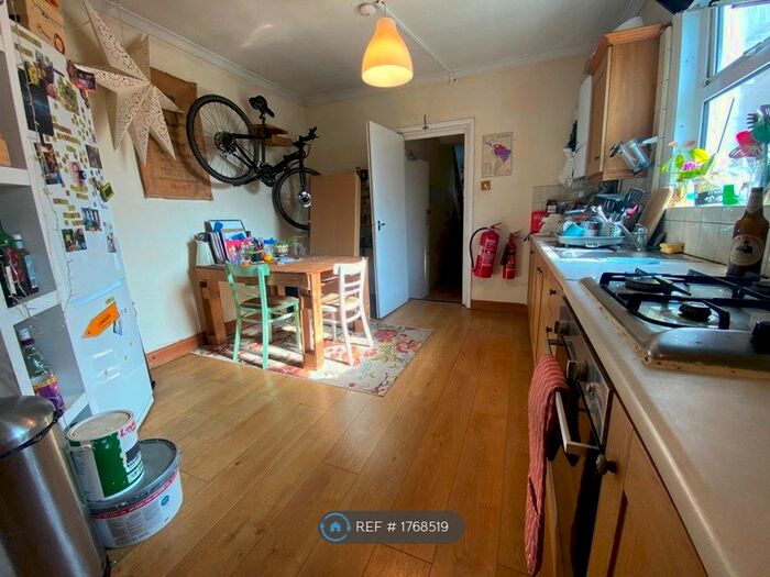 3 Bedroom Maisonette To Rent In Broad Lane, London, N15