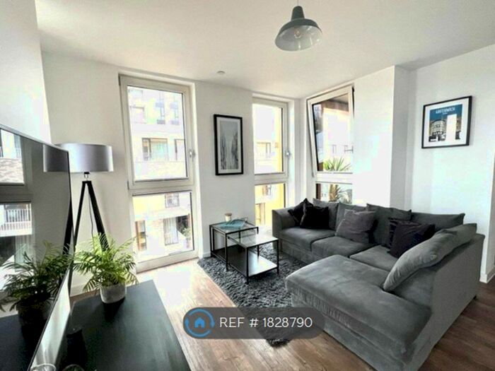 1 Bedroom Flat To Rent In Loop Court, London, SE10