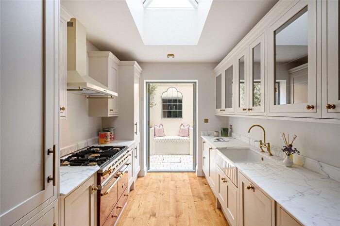 2 Bedroom Flat For Sale In Powis Square, London, W11