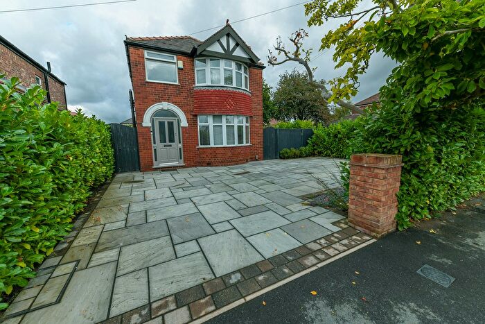 3 Bedroom Detached House For Sale In Greenway Road, Timperley, WA15
