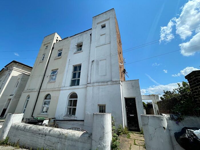 1 Bedroom Flat To Rent In Pier Road, Gravesend, DA11