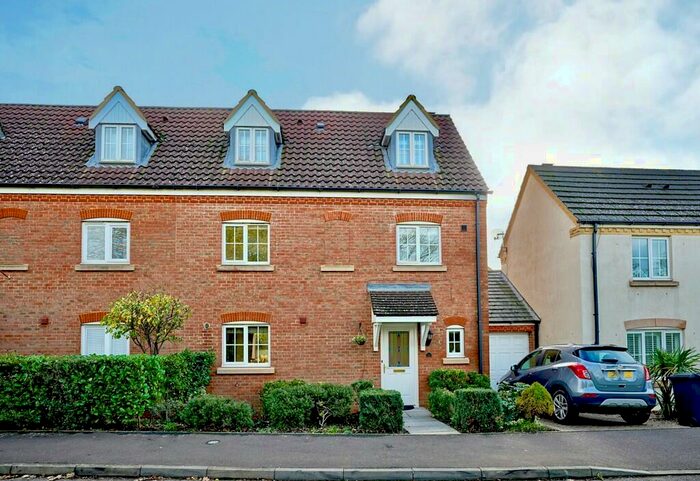 4 Bedroom Town House To Rent In Beaufort Drive, Buckden, PE19