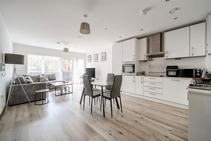 1 Bedroom Flat For Sale In Leander Heights, Mill Wood, Maidstone, ME14