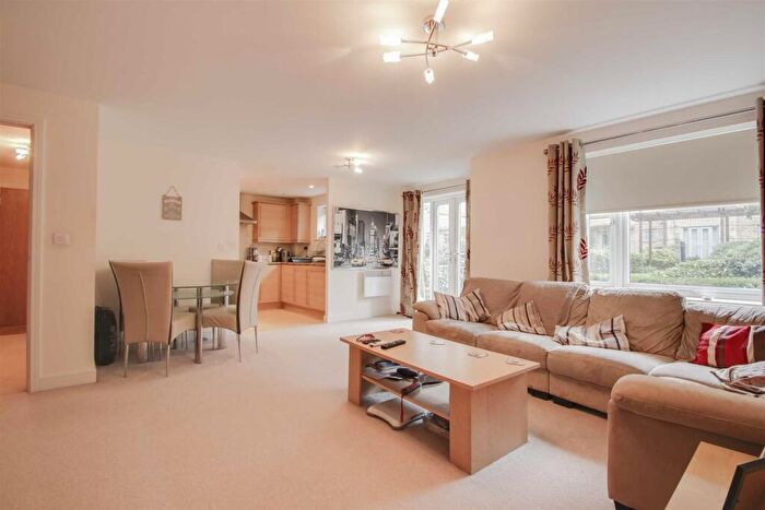 2 Bedroom Apartment To Rent In Fitzwilliam Street, Bletchley, MK3