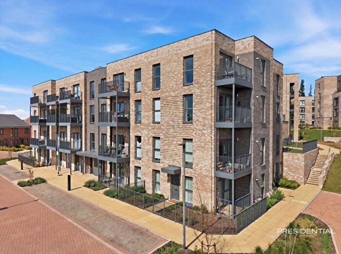2 Bedroom Flat For Sale In Luctons Close, Loughton, IG10