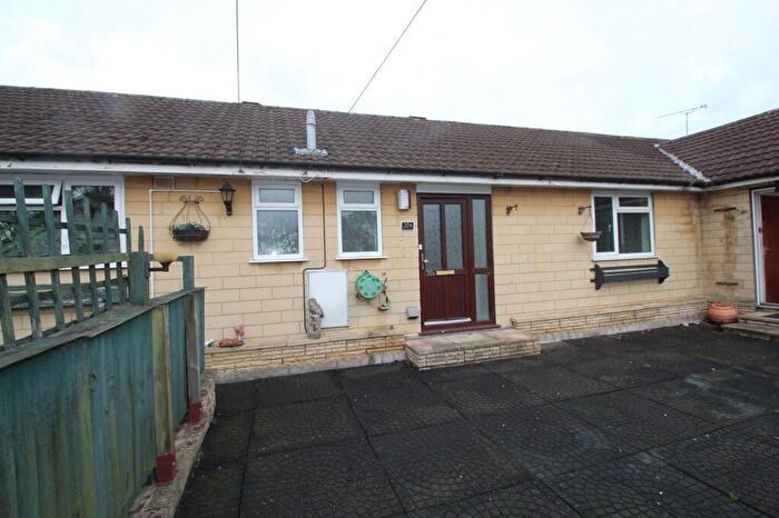 1 Bedroom Apartment To Rent In Carnarvon Close, Chippenham, SN14