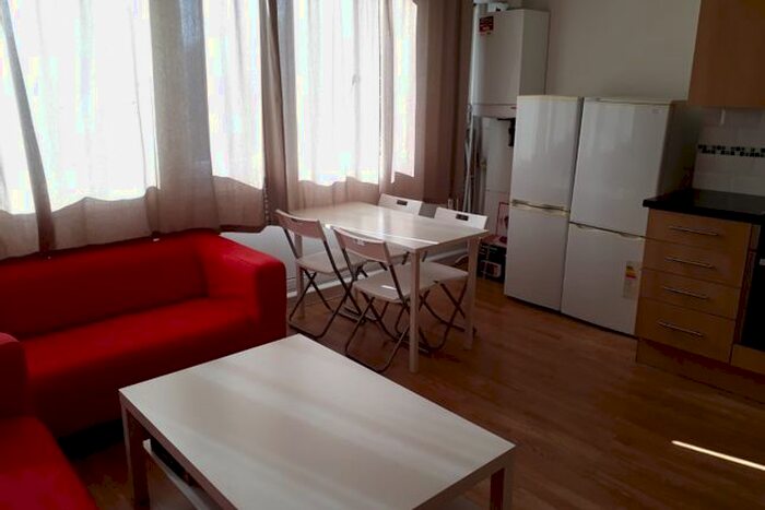 4 Bedroom Flat To Rent In Alton Road, London, SW15