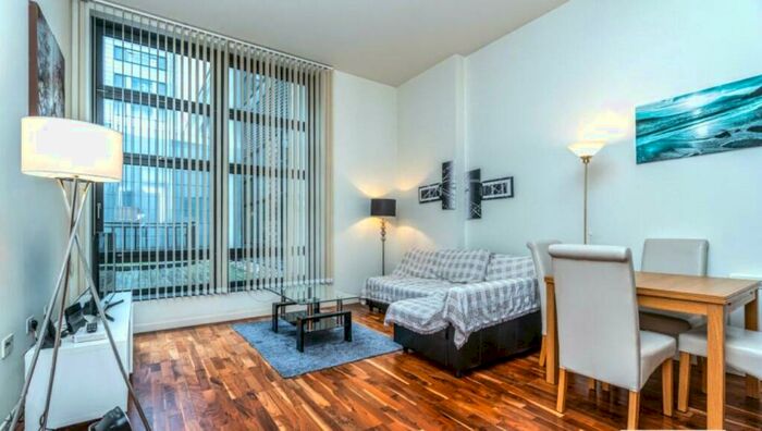 1 Bedroom Flat To Rent In Discovery Dock Apartments West, South Quay Square, E14