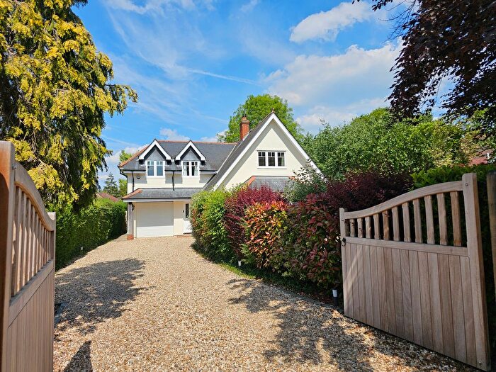 4 Bedroom Detached House For Sale In Prospect Road, Rowledge, Farnham, GU10