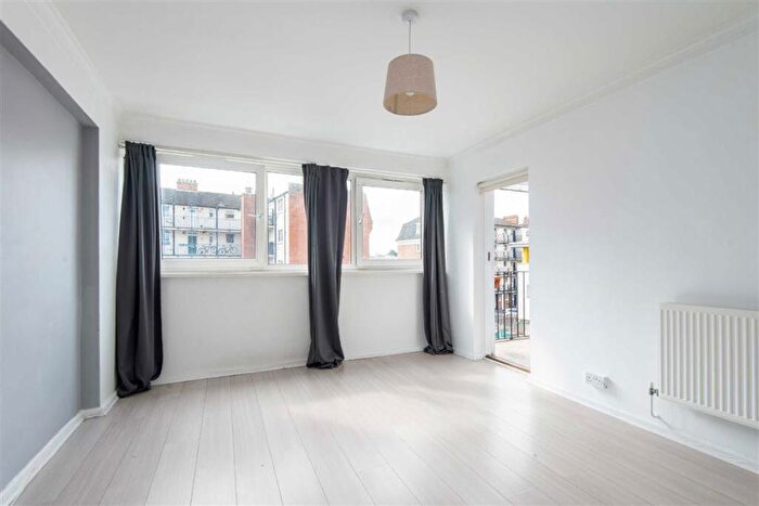 2 Bedroom Flat To Rent In Bacton Street, Bacton Street, E2
