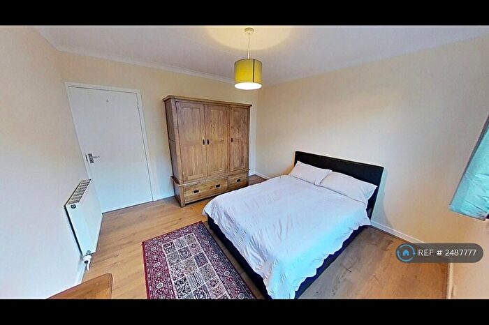 2 Bedroom Flat To Rent In Caiystane Gardens, Edinburgh, EH10