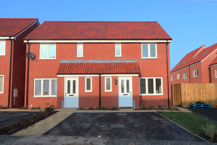 3 Bedroom Semi-Detached House To Rent In Clitchbury Close, Swindon, SN3