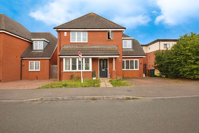 5 Bedroom Detached House For Sale In Cunningham Way, Leavesden, Watford, WD25