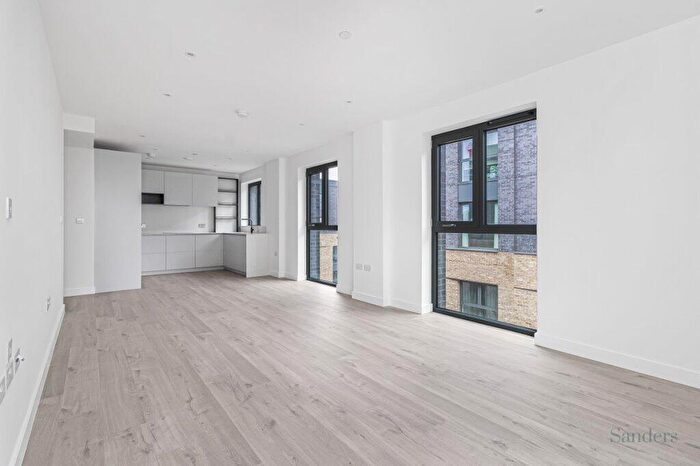 2 Bedroom Flat To Rent In Anax Street, Hackney, London, N4