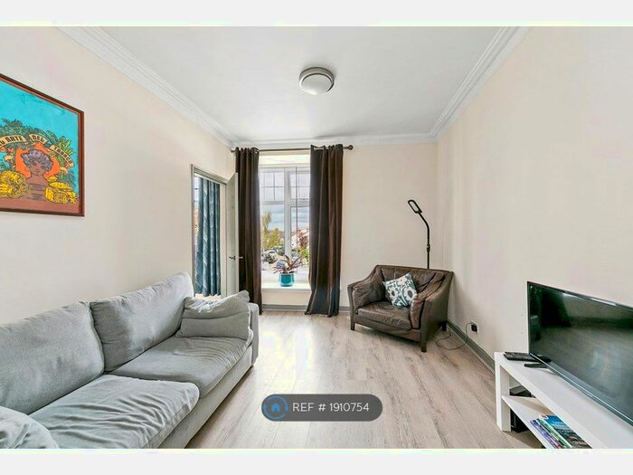 1 Bedroom Flat To Rent In Upper Richmond Road West, London, SW14