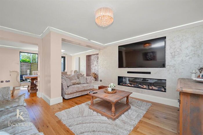 4 Bedroom Semi-Detached House For Sale In Hollins Square, Unsworth, BL9