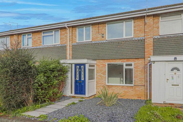 3 Bedroom Terraced House To Rent In Hailey Avenue, Hoddesdon, Herts, EN11