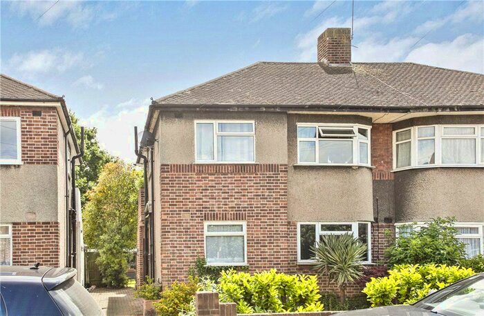 2 Bedroom Flat To Rent In Redfern Avenue, Whitton, Hounslow, TW4