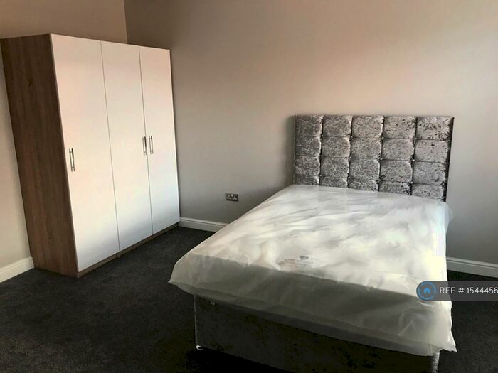 6 Bedroom Flat To Rent In Burscough Street, Ormskirk, L39