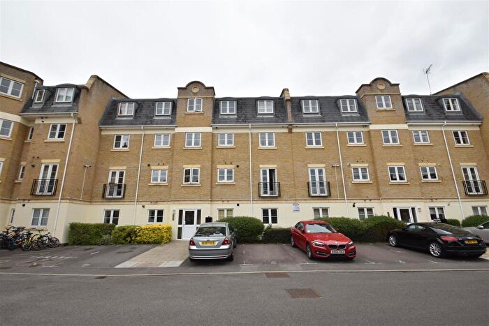 3 Bedroom Penthouse To Rent In Regents Riverside, Brigham Road, RG1