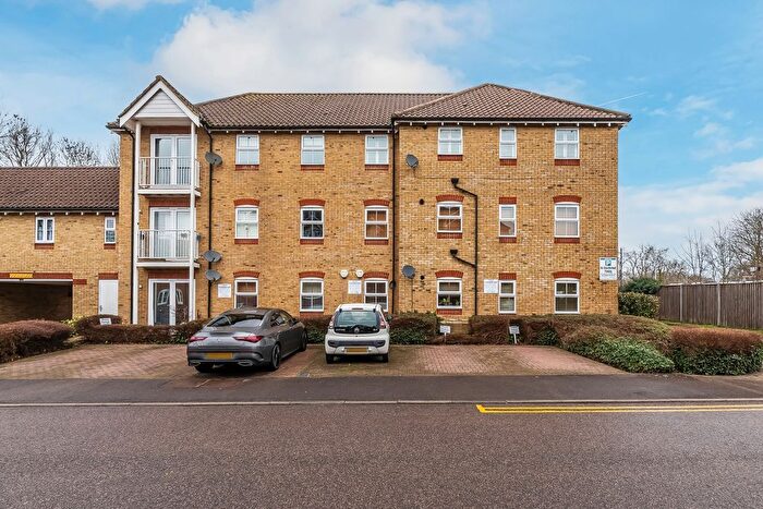 2 Bedroom Flat For Sale In The Sidings, Dunton Green, Sevenoaks, Kent, TN13