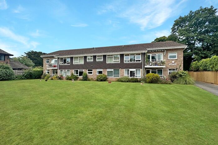 2 Bedroom Flat To Rent In Osborne Road, New Milton, Hampshire., BH25