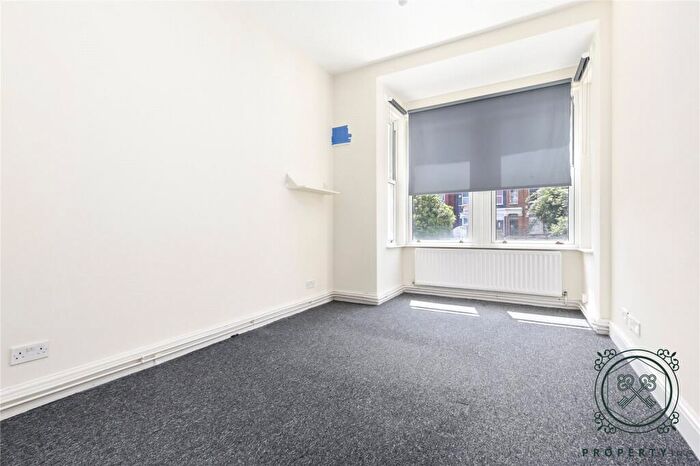 3 Bedroom Apartment To Rent In Lansdowne Rd, London, N17