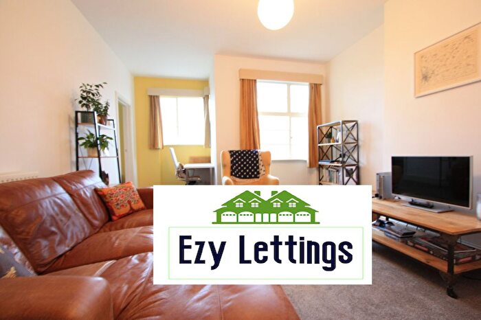 2 Bedroom Flat To Rent In Woodlands, Clapham Common North Side, SW4