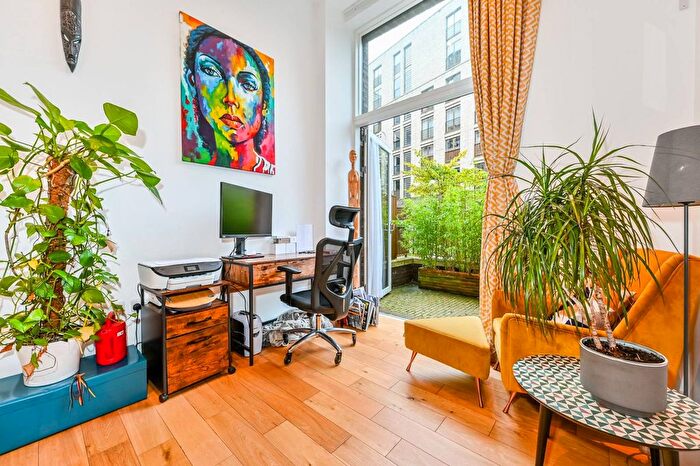 2 Bedroom Flat To Rent In Casbeard Street, Finsbury Park, London, N4
