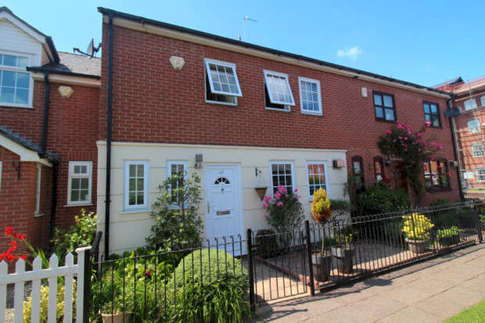 3 Bedroom Town House To Rent In Merchants Quay, Salford Quays, Salford, M50