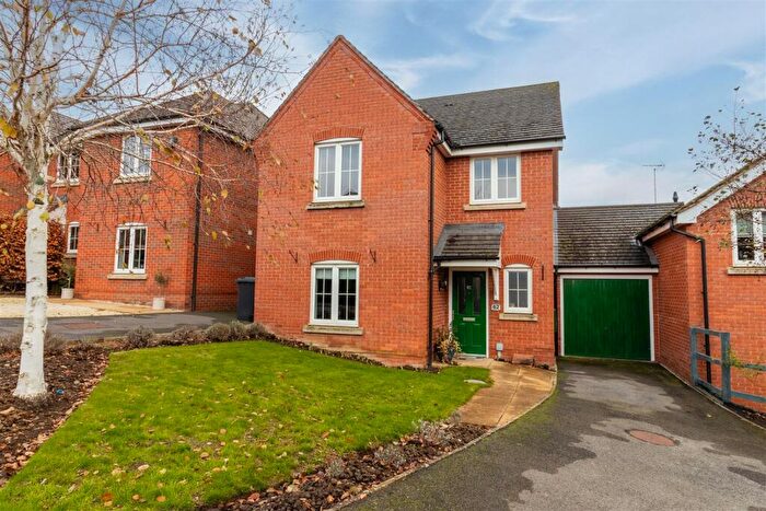 4 Bedroom Link Detached House For Sale In Manders Croft, Southam, CV47