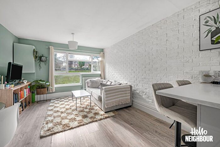 1 Bedroom Flat To Rent In Chislet Close, Beckenham, BR3